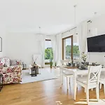 Okrzei 75 Superapart Flowers Garden Apartment Warsaw