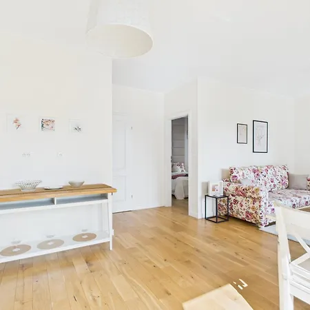 Apartment Okrzei 75 Superapart Flowers Garden Warschau